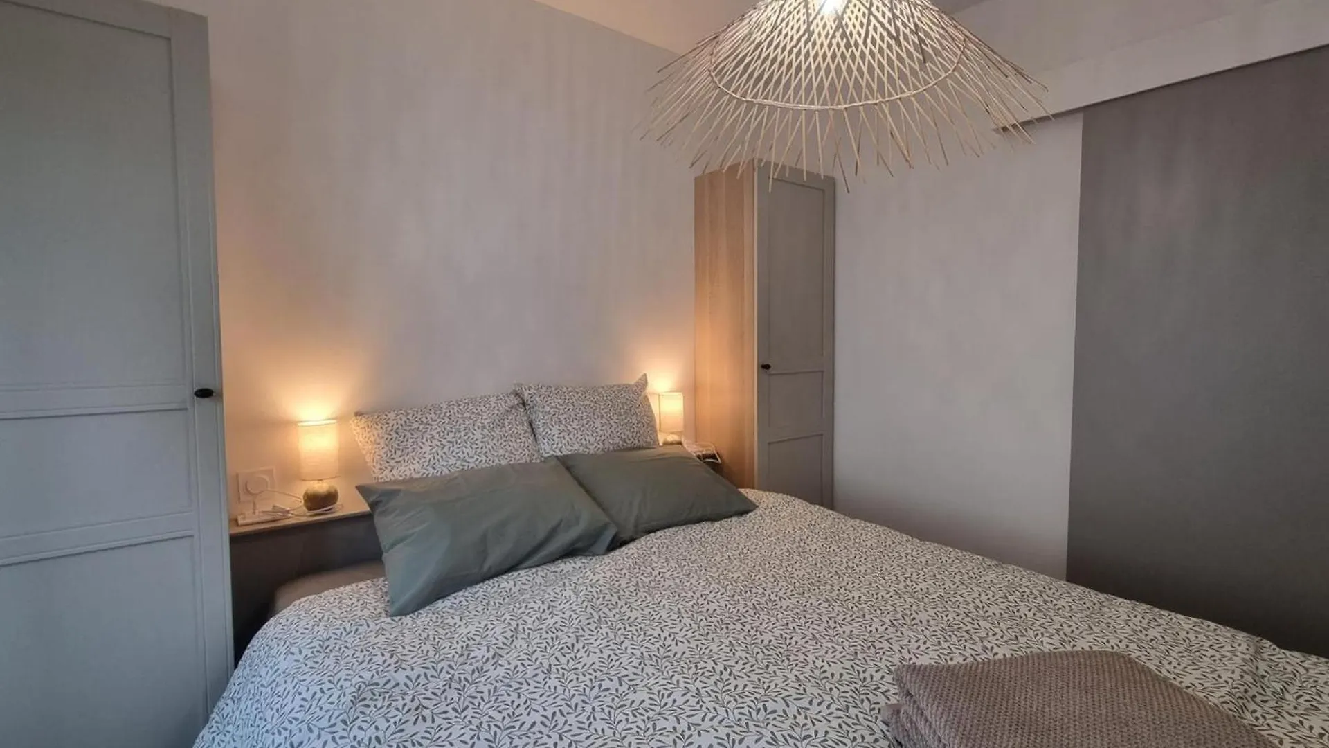 Gite Cosy Pour 2 A Montrond-Les-Bains Avec Parking Privatif - Fr-1-496-342