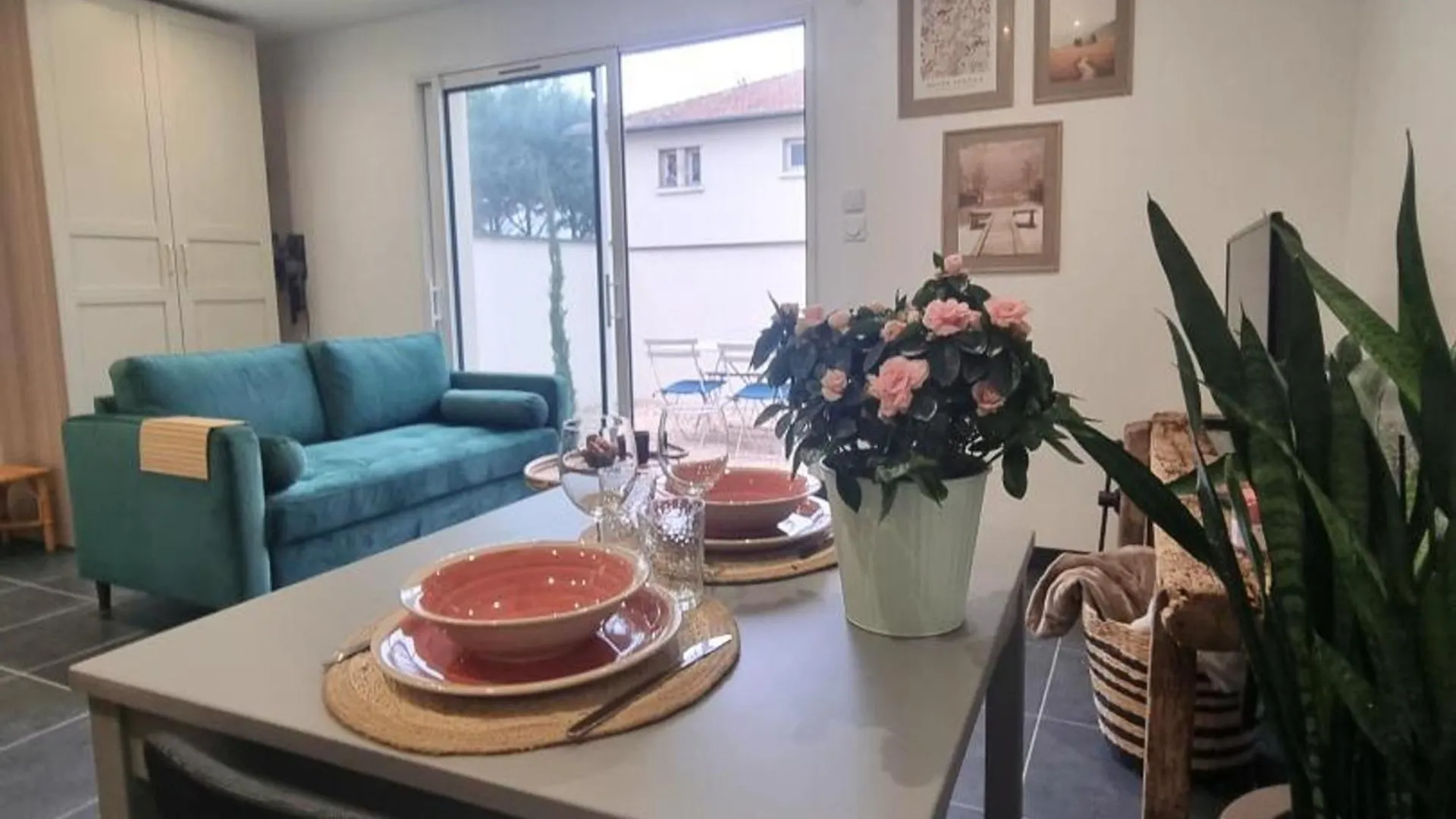 Gite Cosy Pour 2 A Montrond-Les-Bains Avec Parking Privatif - Fr-1-496-342 0*,  Francia
