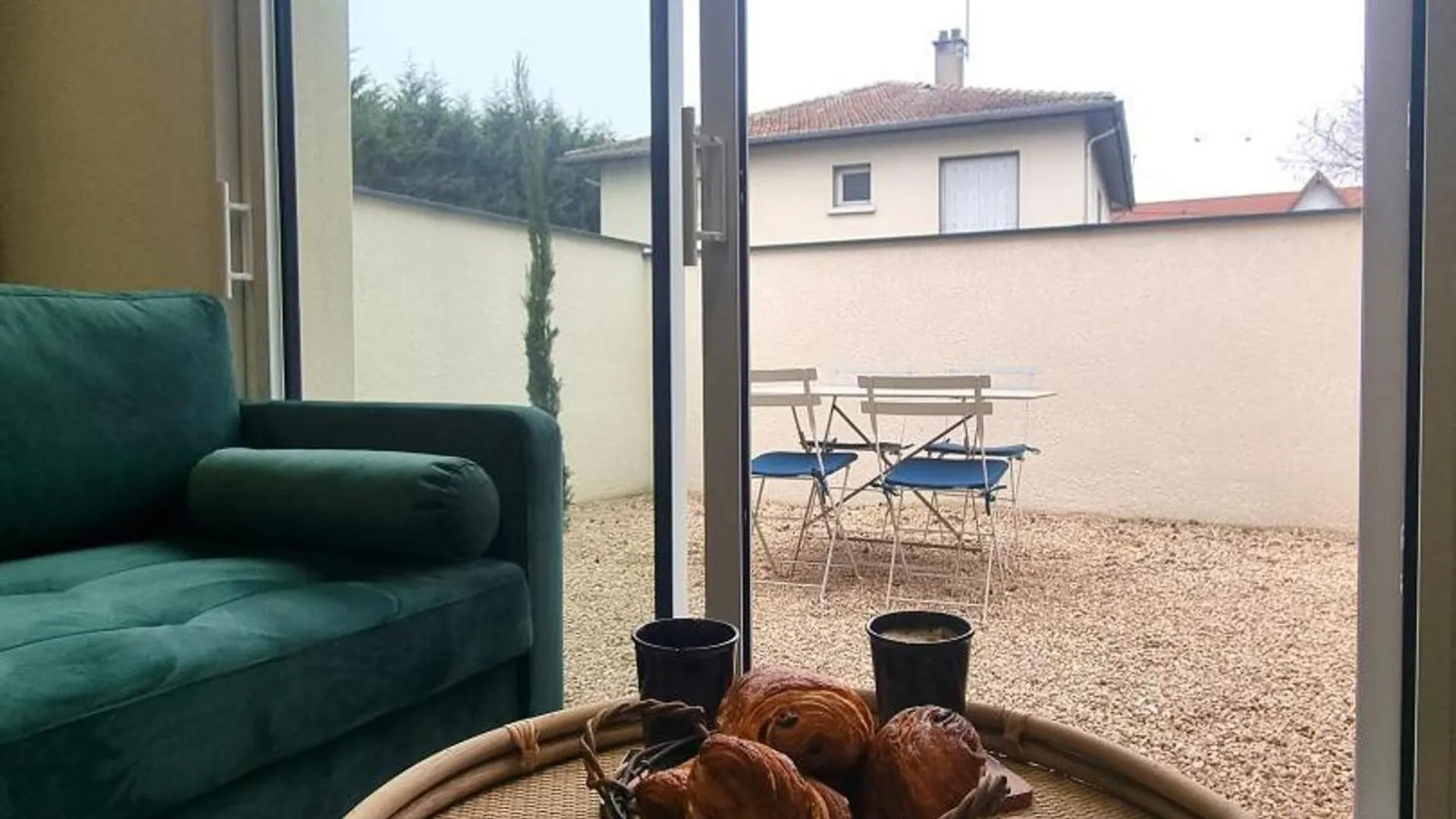 Gite Cosy Pour 2 A Montrond-Les-Bains Avec Parking Privatif - Fr-1-496-342 0*,  Francia